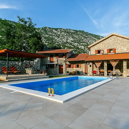 Villa Castra